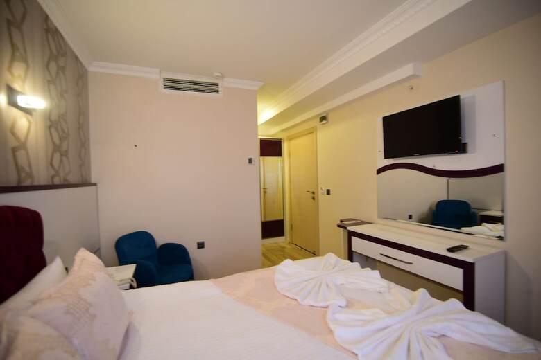 �zdemir Palas Hotel