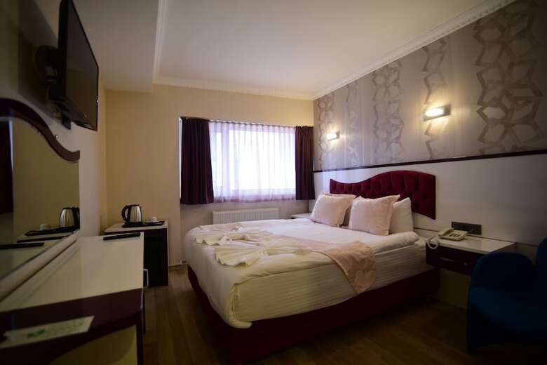 �zdemir Palas Hotel