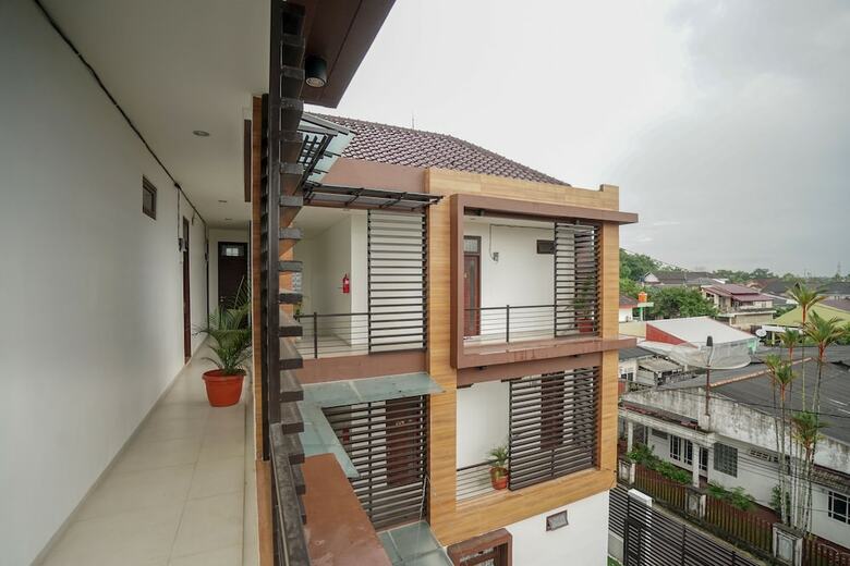 Hostal Oyo 932 Griya Mas Residence Syariah