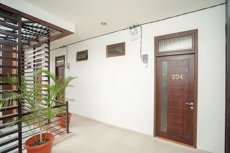 Hostal Oyo 932 Griya Mas Residence Syariah