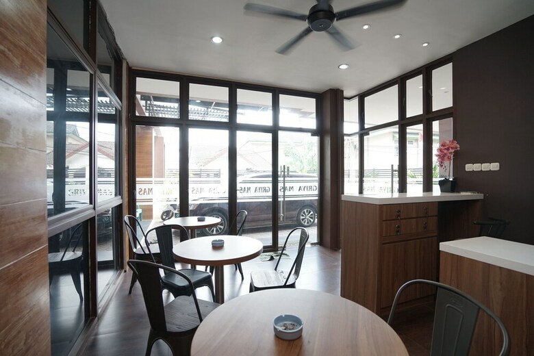 Hostal Oyo 932 Griya Mas Residence Syariah