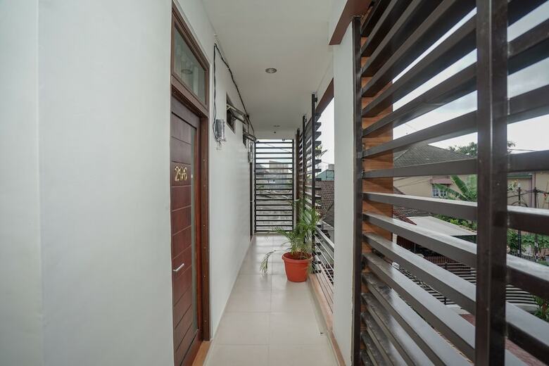 Hostal Oyo 932 Griya Mas Residence Syariah