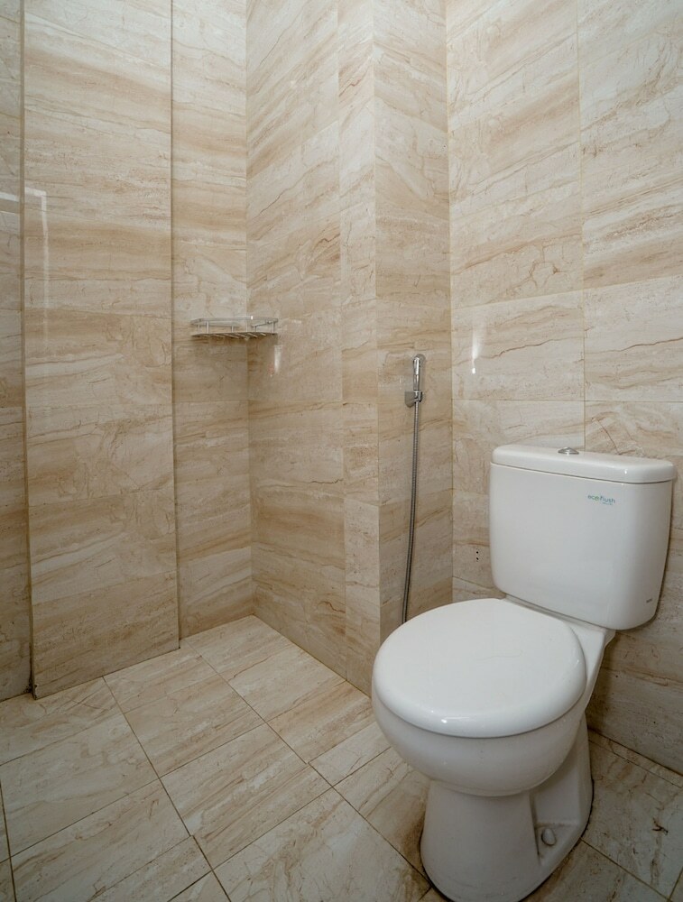 Hostal Oyo 932 Griya Mas Residence Syariah