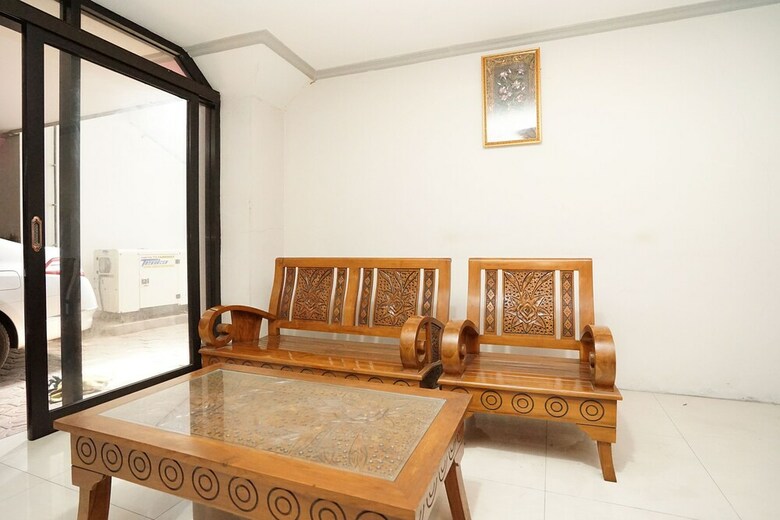 Hotel Oyo 720 Griya Nina Syariah