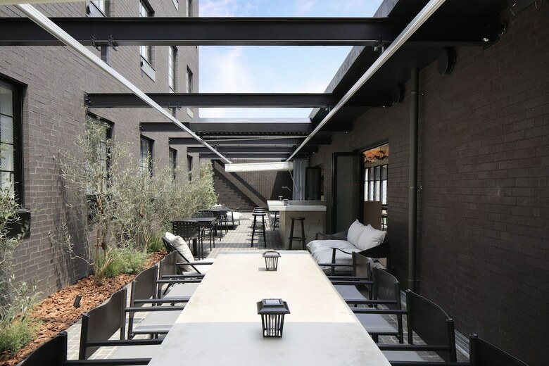 Cen Diversity Hotel & Cafe