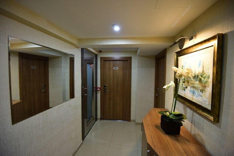 B Guest Hotel