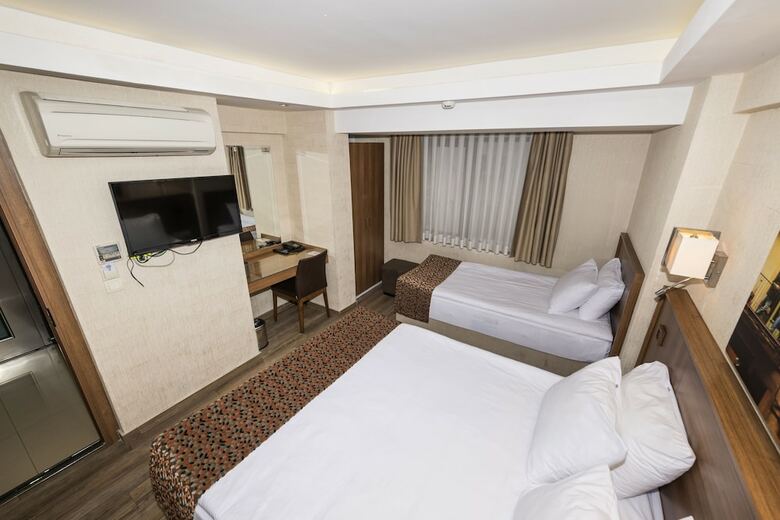 B Guest Hotel