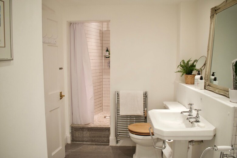 Beautiful City Centre Apartment With Garden