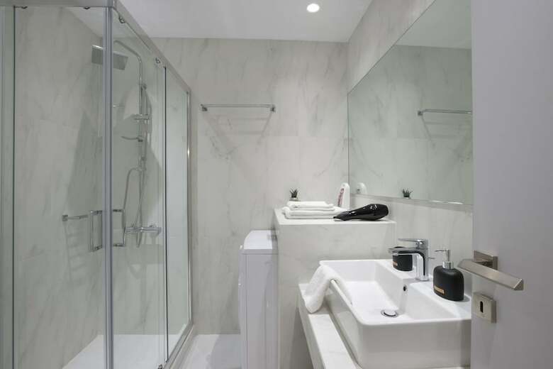 Victoria Square, Cozy And Stylish Apartment