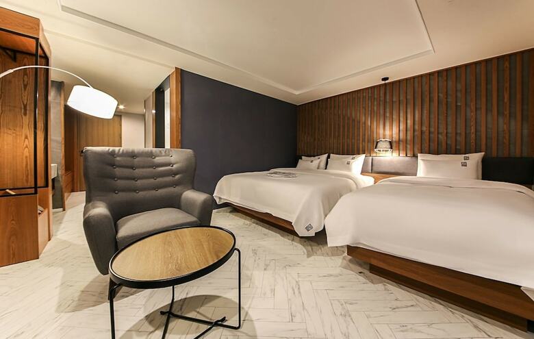 Gray 191 Hotel