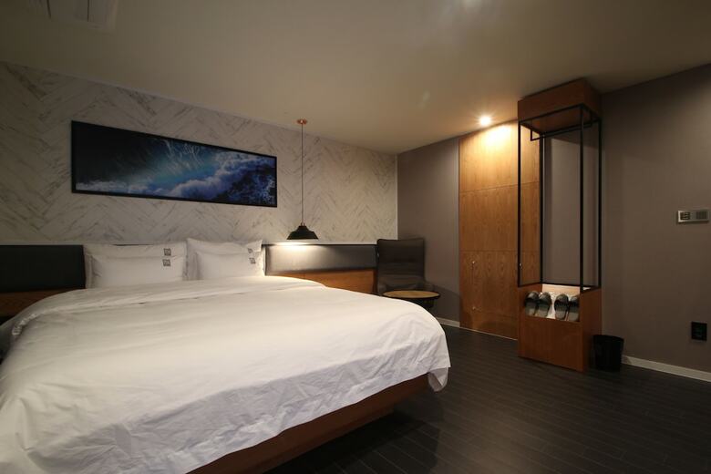 Gray 191 Hotel