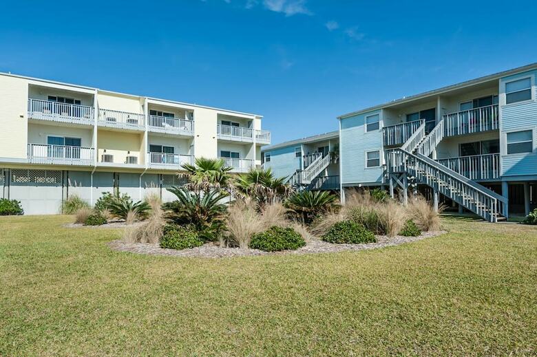 Villas On The Gulf Unit M5 - Two Bedroom Condo