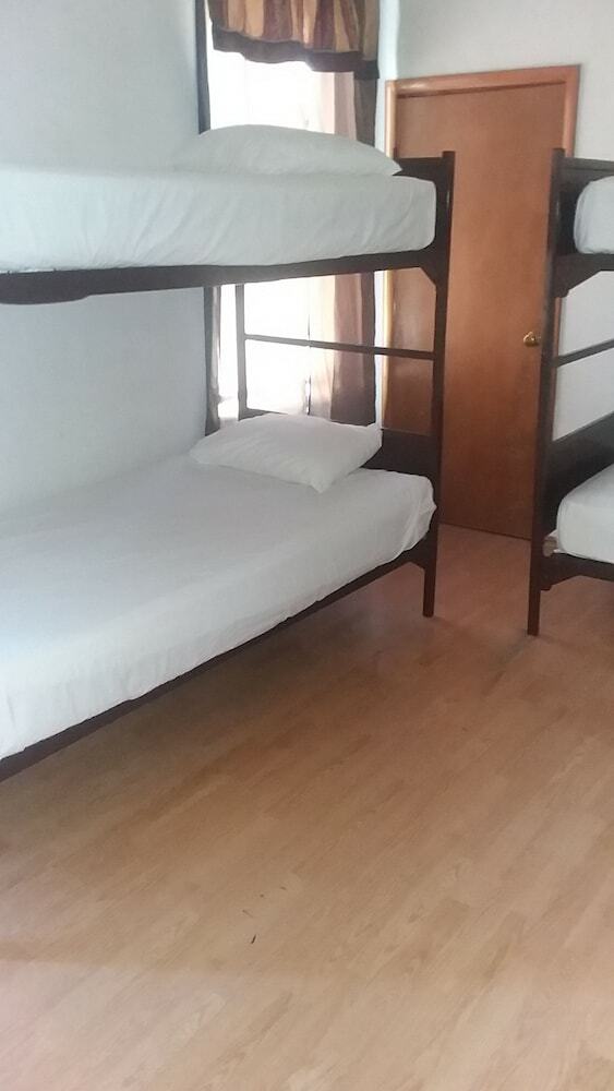Hostal Avenues Hostel