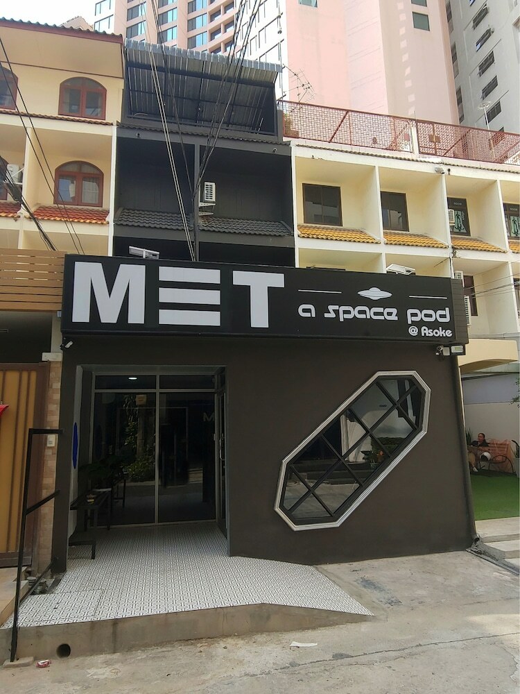 Met A Space Pod At Asoke