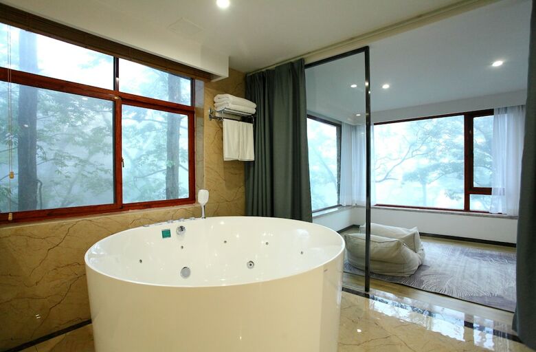 Lushan Xinyuan Hotel
