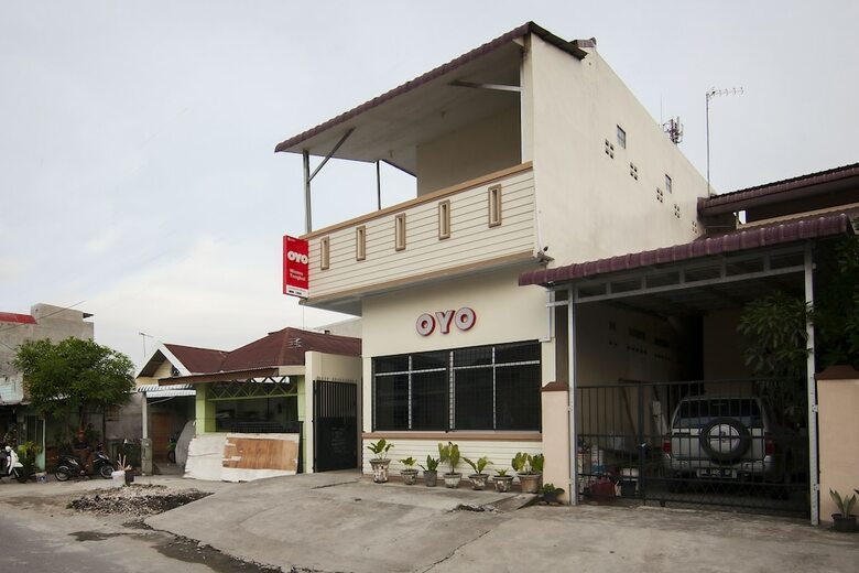 Hotel Oyo 885 Tangkul Residence
