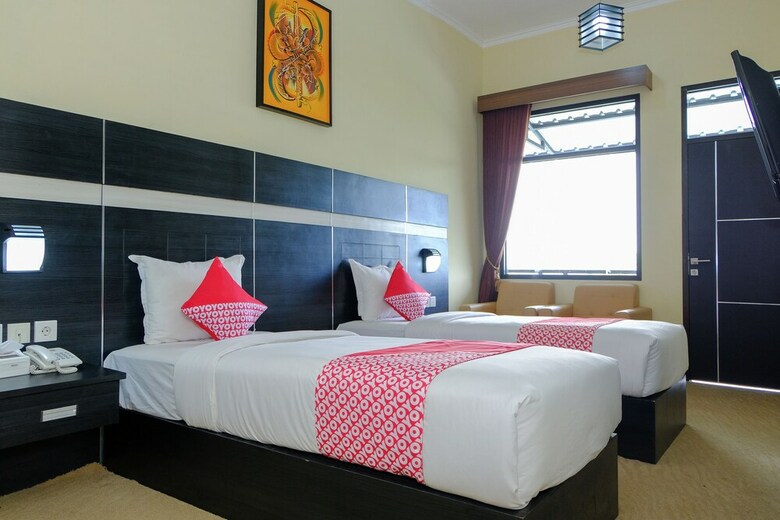 Oyo 887 Green Hill Hotel And Convention Center