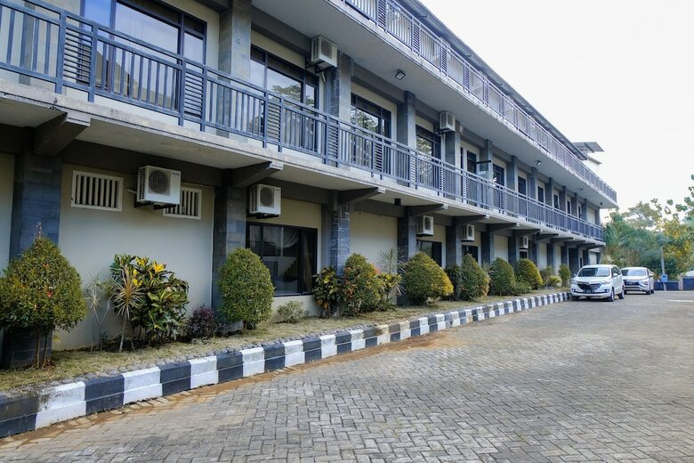 Oyo 887 Green Hill Hotel And Convention Center