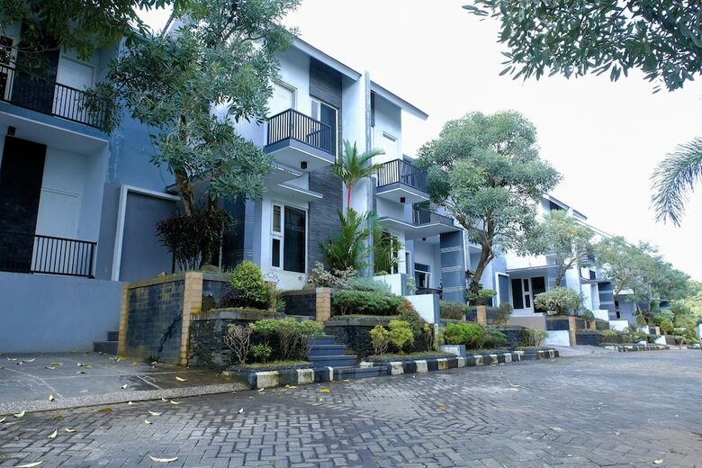 Oyo 887 Green Hill Hotel And Convention Center