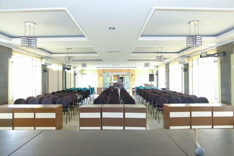Oyo 887 Green Hill Hotel And Convention Center