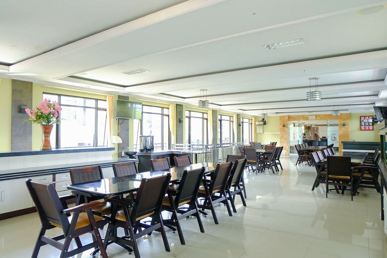 Oyo 887 Green Hill Hotel And Convention Center