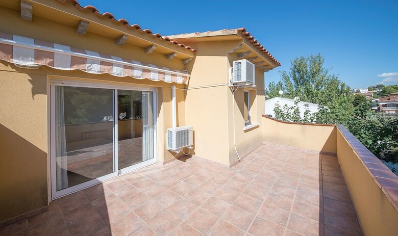 House Oliva 2 Km From The Beach (R76)