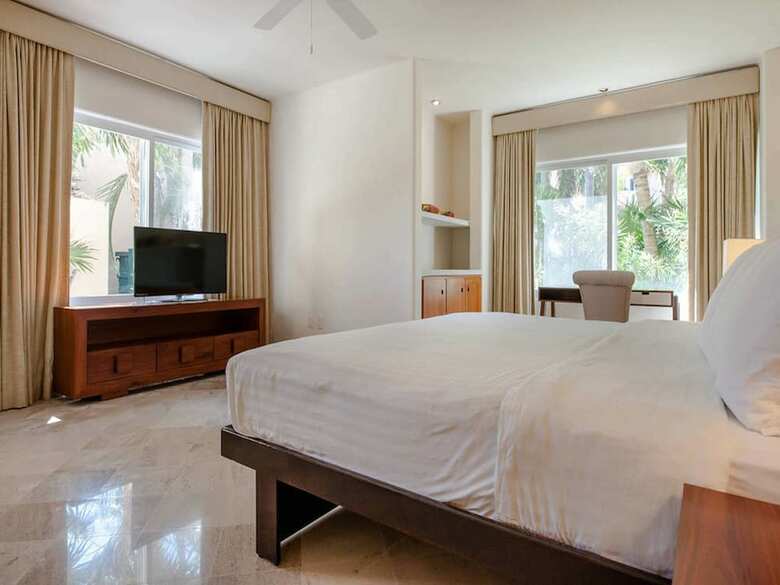 Arena 2br Condo By Rmh