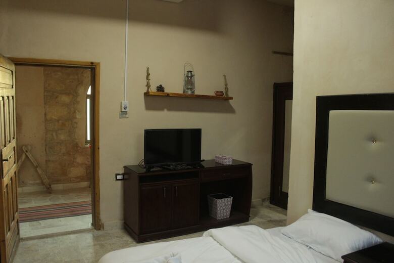 Hostal Oak Tree Castle Hostel
