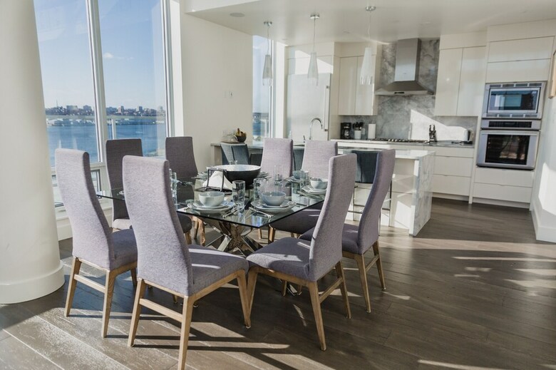 Simply Comfort. King's Wharf Apartments