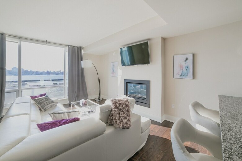 Simply Comfort. King's Wharf Apartments