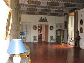 Bed & Breakfast Chateau De La Barben