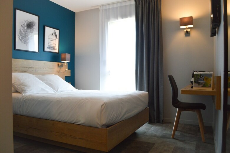 Ax Hotel