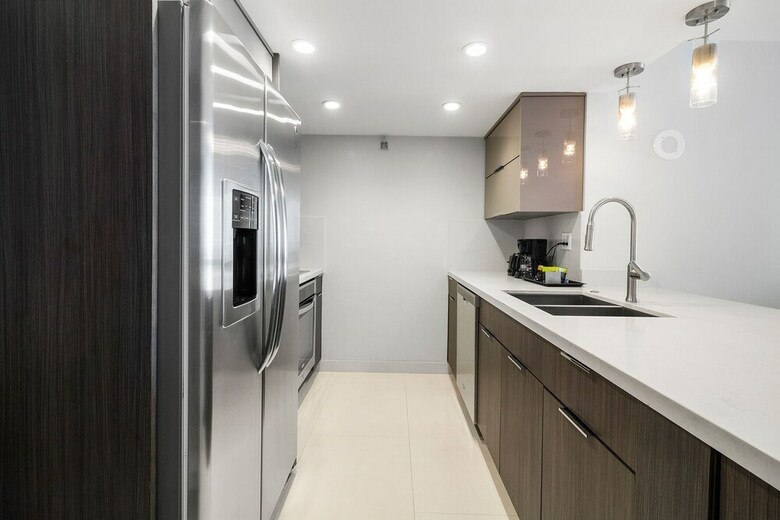 The Grand Condos By Edgewater One Ir