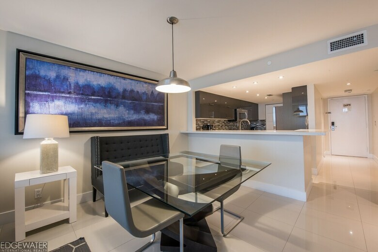 The Grand Condos By Edgewater One Ir