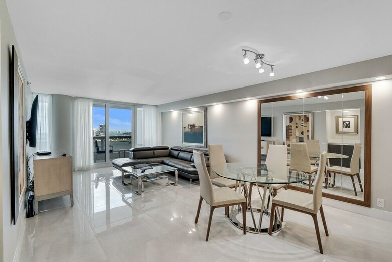 The Grand Condos By Edgewater One Ir