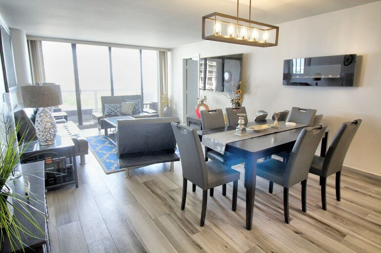 The Grand Condos By Edgewater One Ir