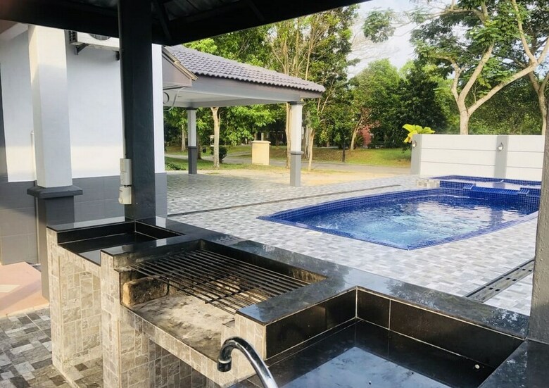 Private Villa With Pool By Azra