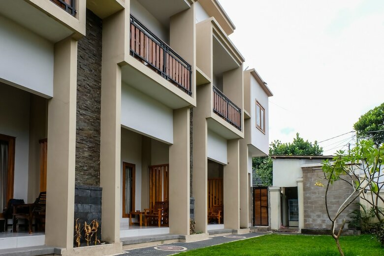 Hotel Oyo 992 Semilir Senggigi Inn