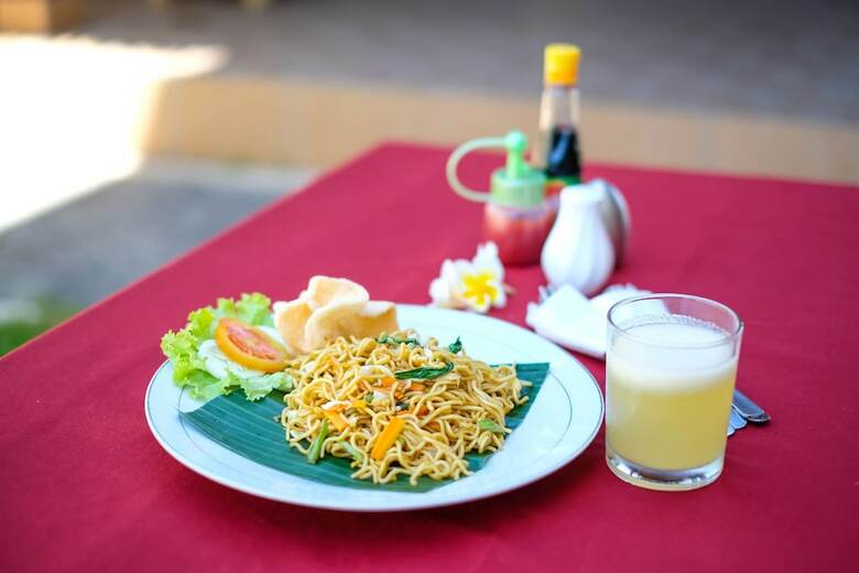Hotel Oyo 992 Semilir Senggigi Inn