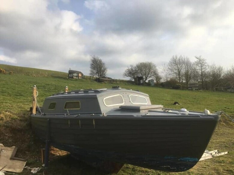 Boatel No. 2 'madrigal'