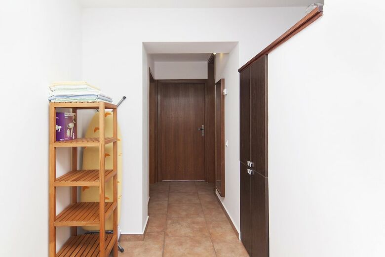 Apartments Levan Ceja