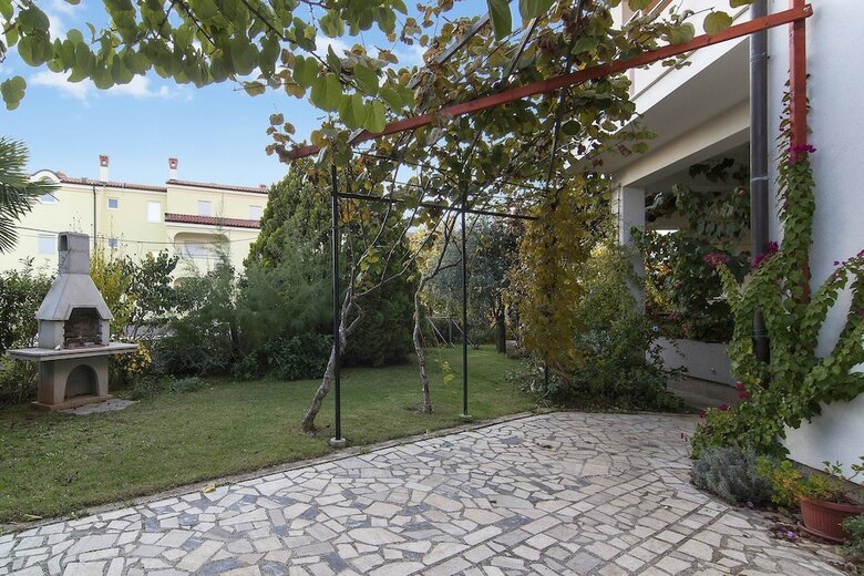 Apartments Levan Ceja