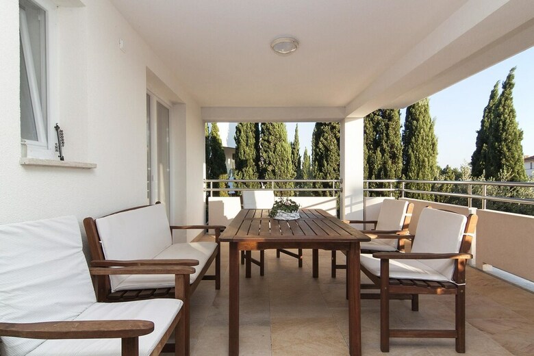 Apartments Levan Ceja