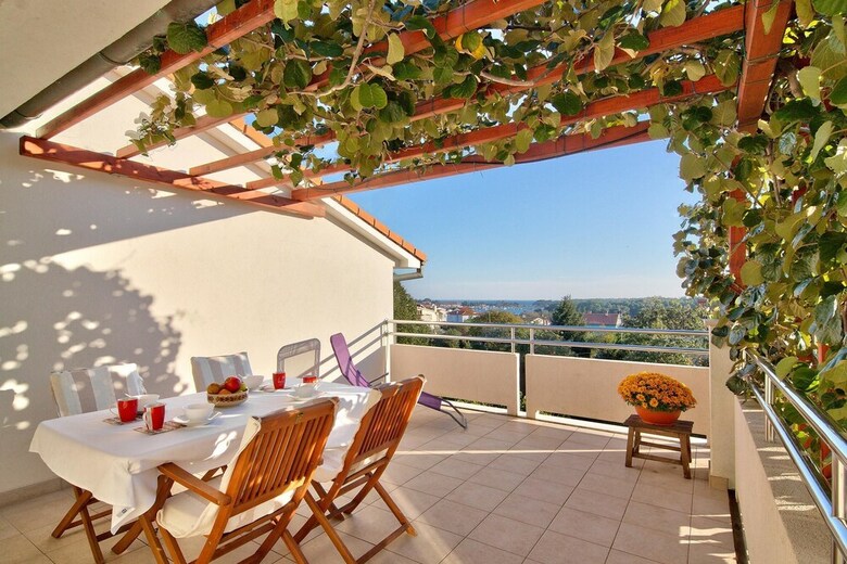 Apartments Levan Ceja