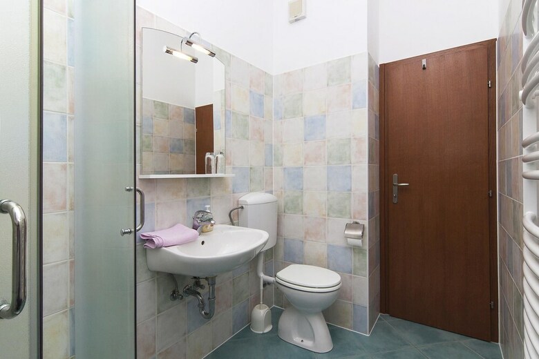 Apartments Levan Ceja