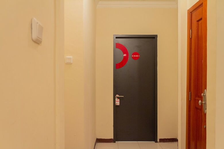 Hotel Collection O 6 Grand Palace Kemayoran
