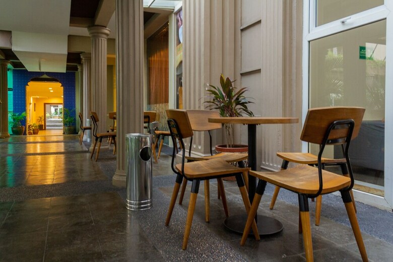 Hotel Collection O 6 Grand Palace Kemayoran