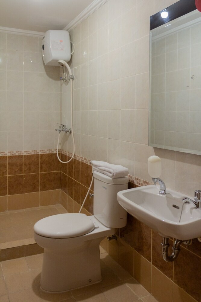 Hotel Collection O 6 Grand Palace Kemayoran