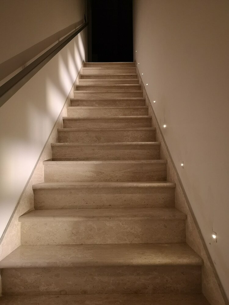 Hotel R & D