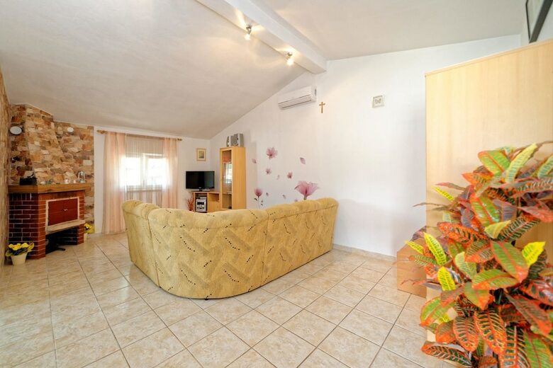 Apartment Mirijana Stinjan / One Bedroom A1